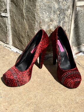 Rare Betsey Johnson Red Majestee Heels Cheetah Print & Rhinestones Size 7.5